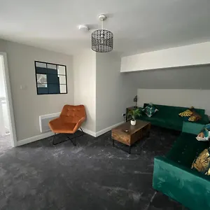 Stylish 2 Bed Sea Front Location 3 Apartment